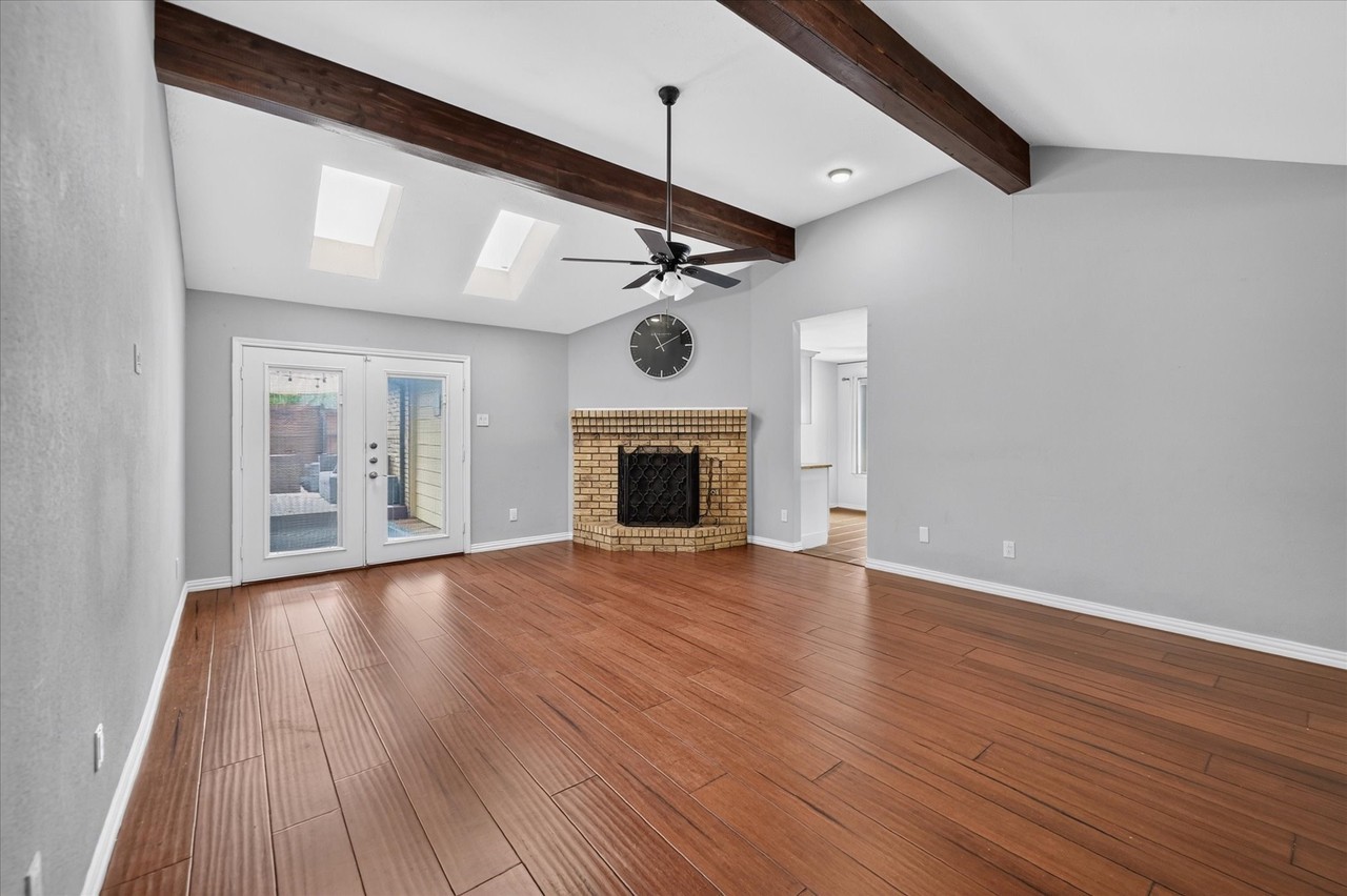 7136 Vinland St - Photo 3 of 19