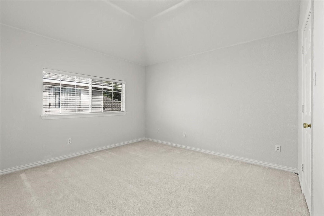 4120 Silverthorne St - Photo 2 of 30