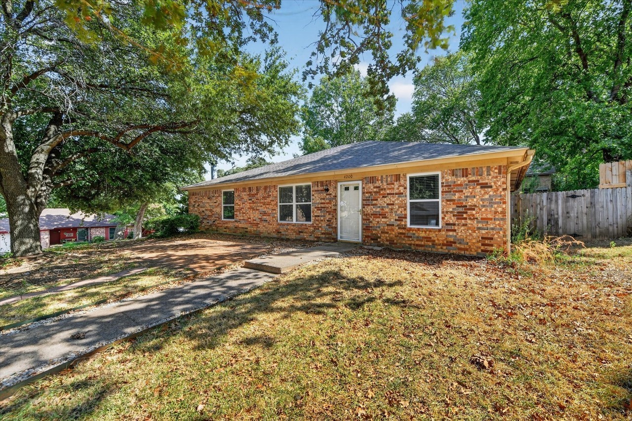 4200 Oakside Ct - Photo 2 of 27