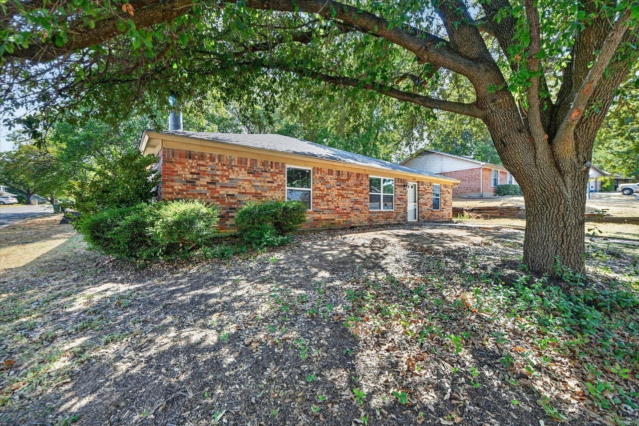 4200 Oakside Ct - Photo 3 of 27