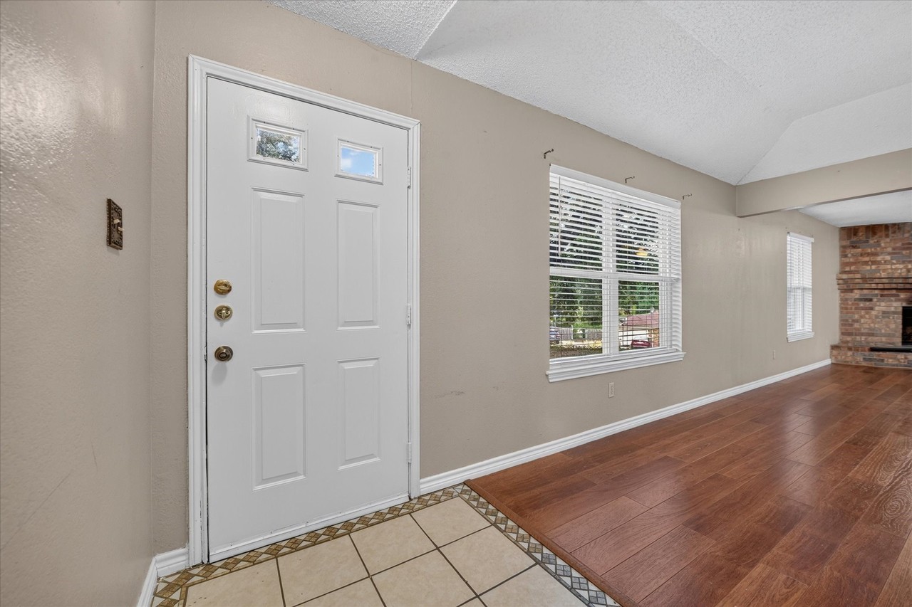 4200 Oakside Ct - Photo 4 of 27