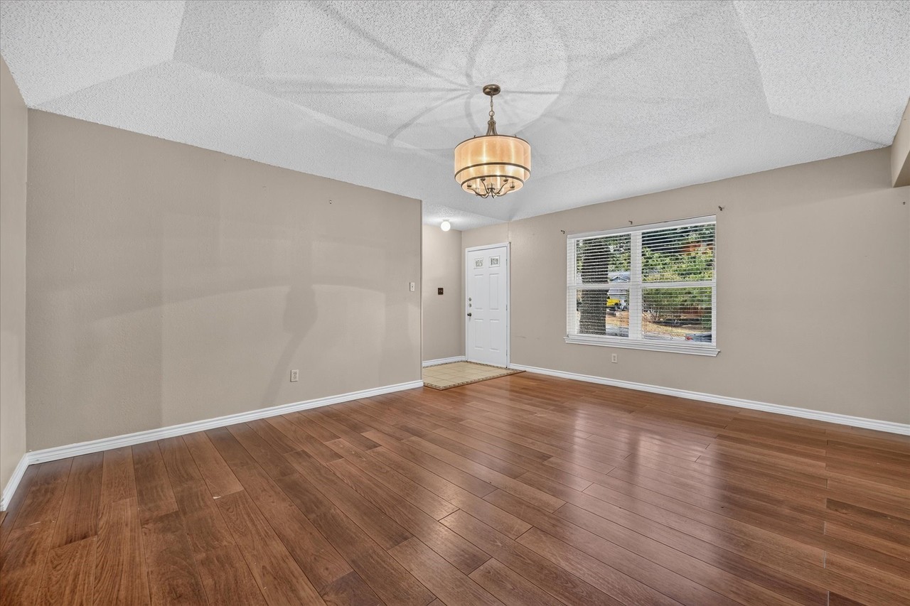 4200 Oakside Ct - Photo 6 of 27