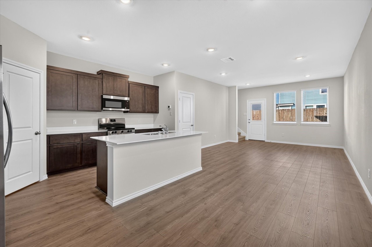 6208 Silver Maple Way - Photo 3 of 29