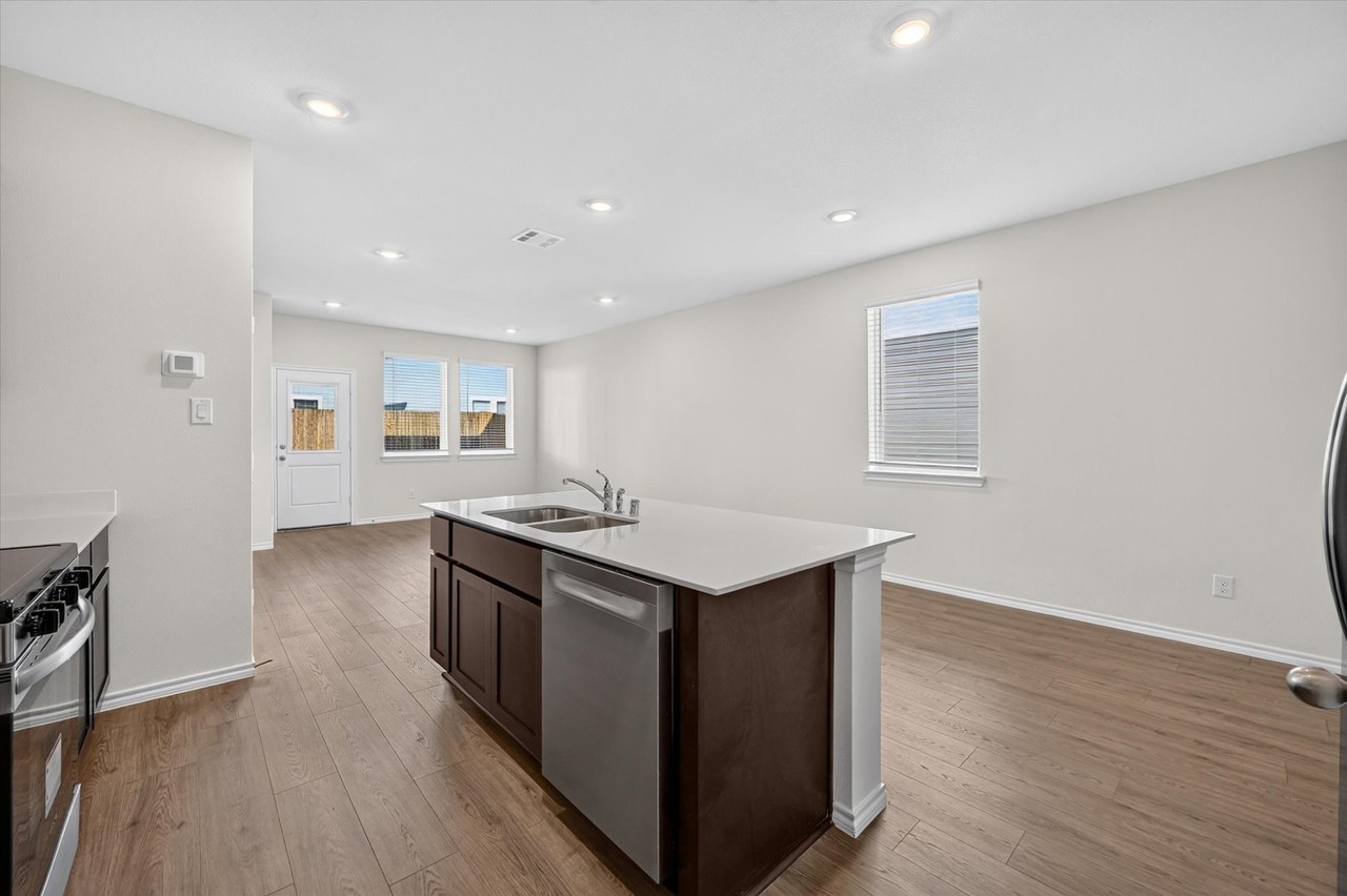 6208 Silver Maple Way - Photo 7 of 29