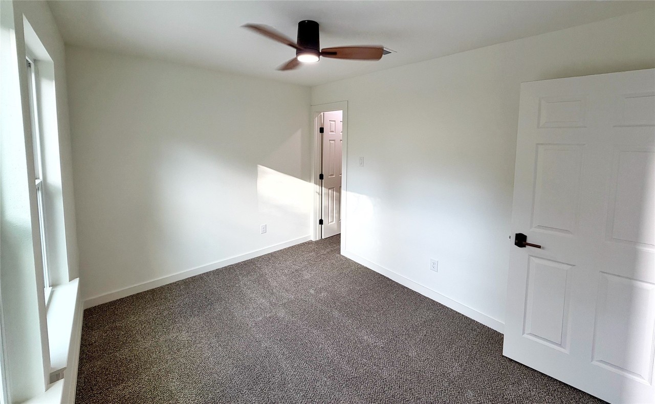 1802 Division St #B - Photo 7 of 26