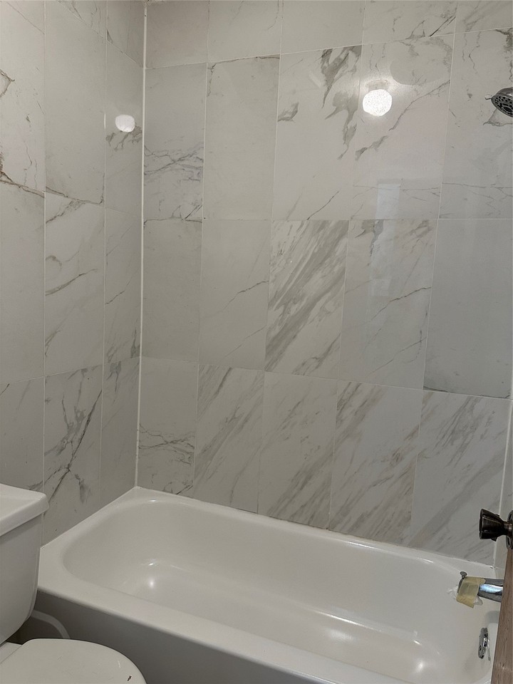 717 Windcrest Dr - Photo 5 of 16
