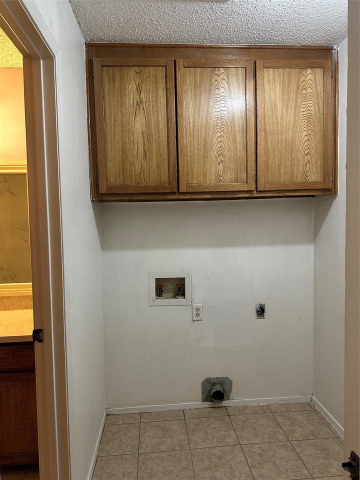 717 Windcrest Dr - Photo 6 of 16