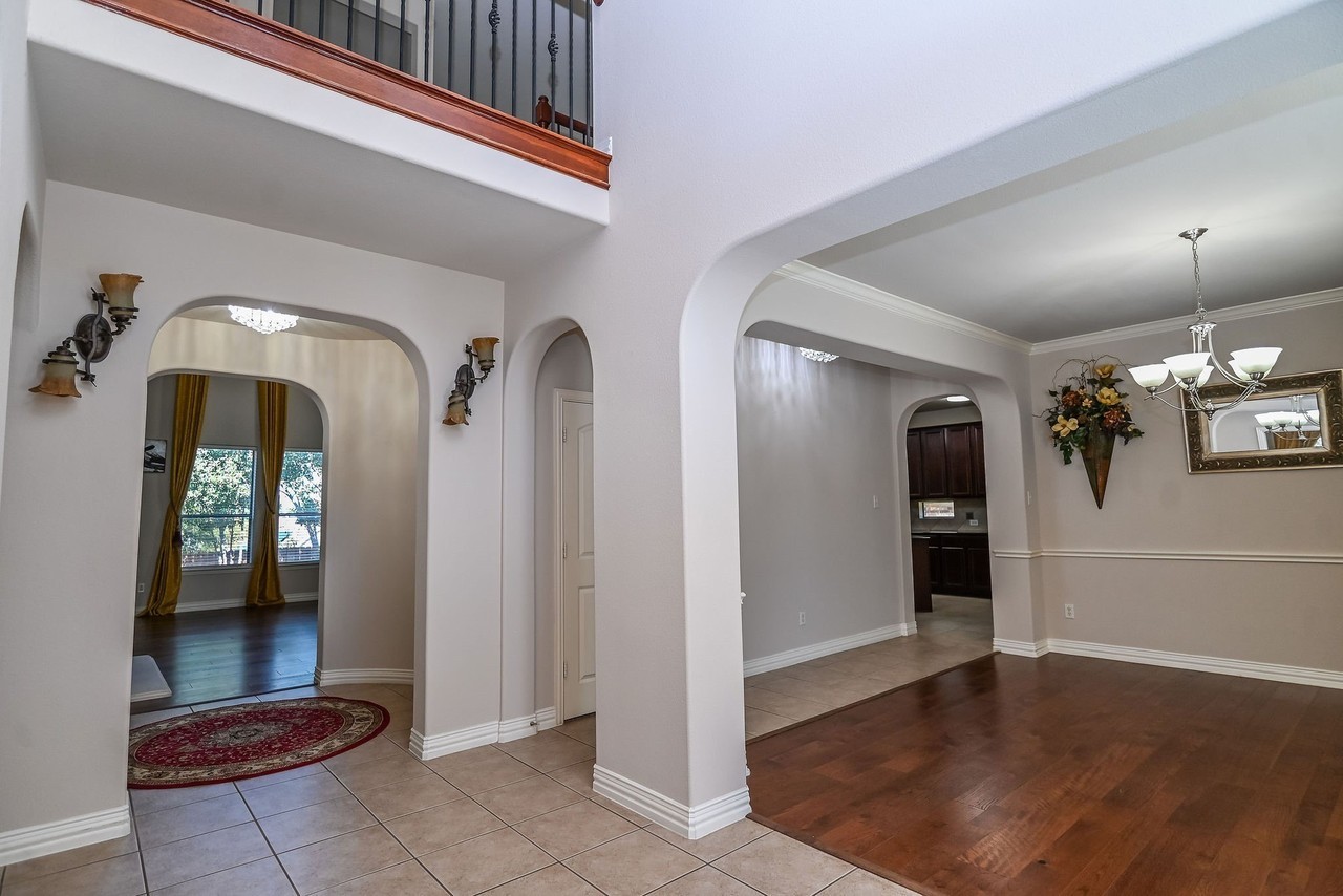 205 Edenderry Dr - Photo 2 of 38