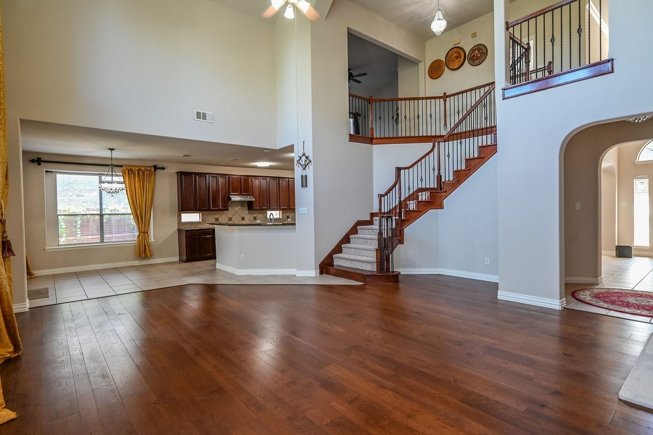 205 Edenderry Dr - Photo 3 of 38