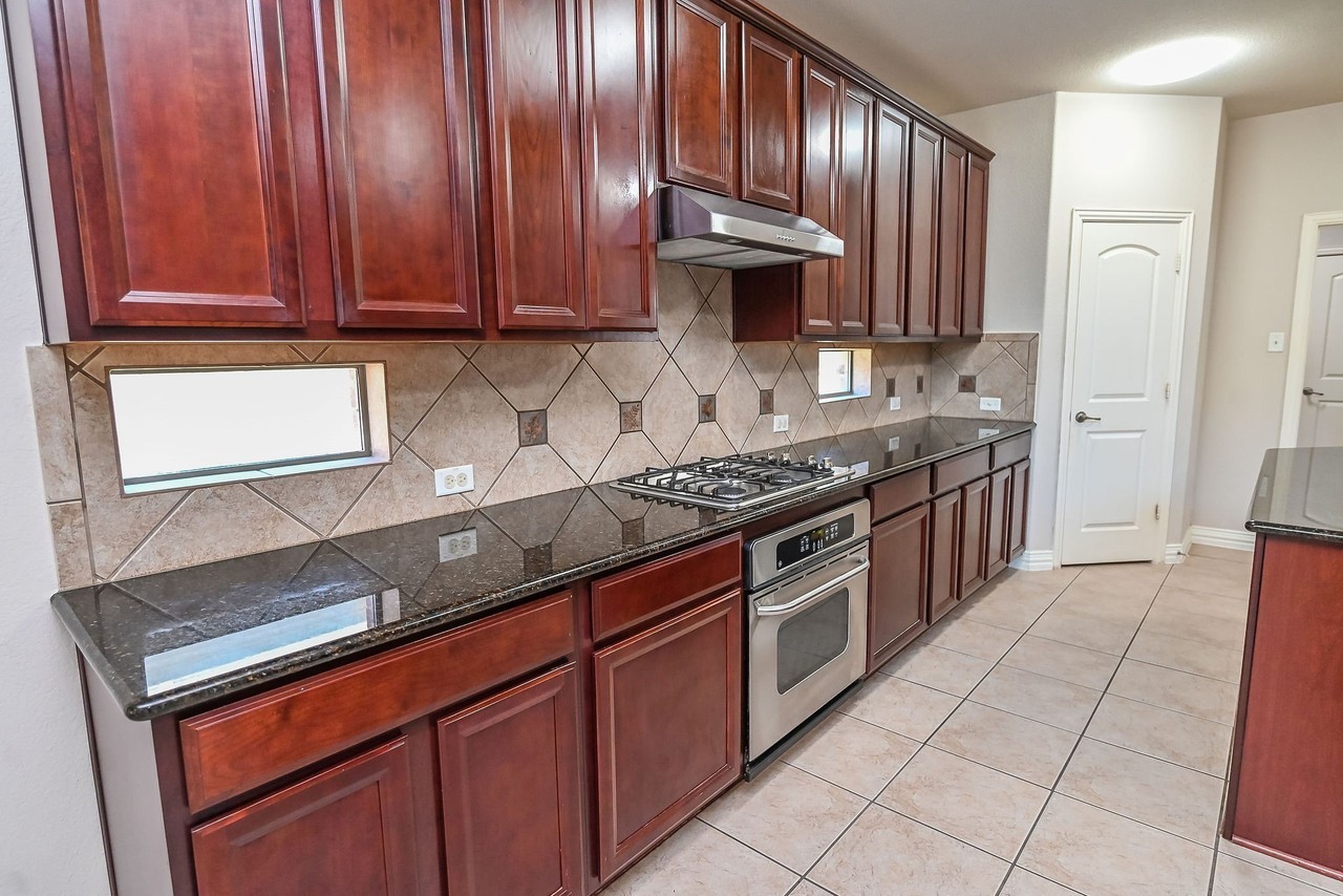 205 Edenderry Dr - Photo 6 of 38