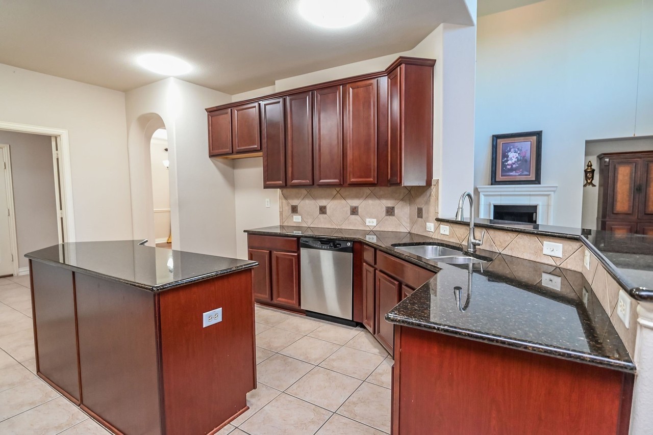 205 Edenderry Dr - Photo 7 of 38