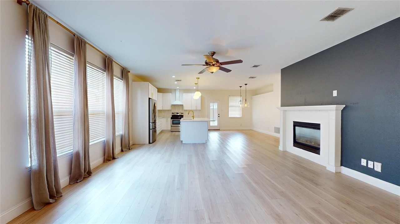10514 Greenbriar Ln - Photo 3 of 14