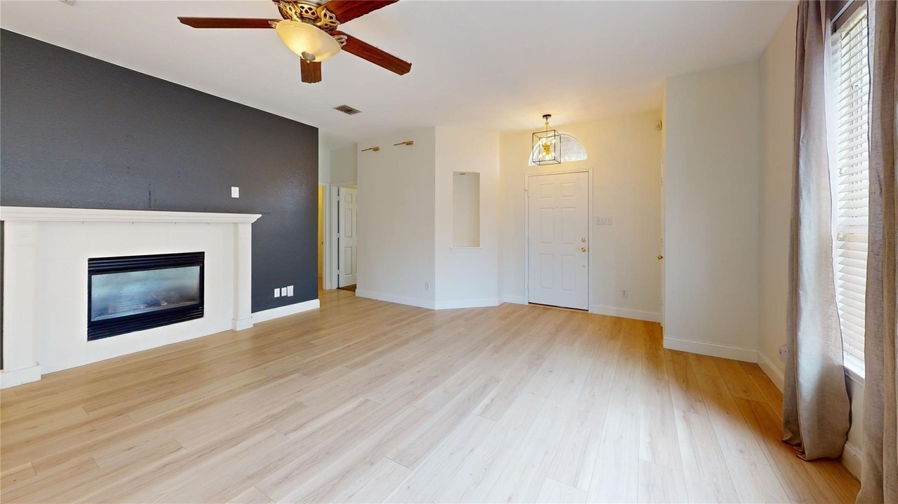 10514 Greenbriar Ln - Photo 4 of 14