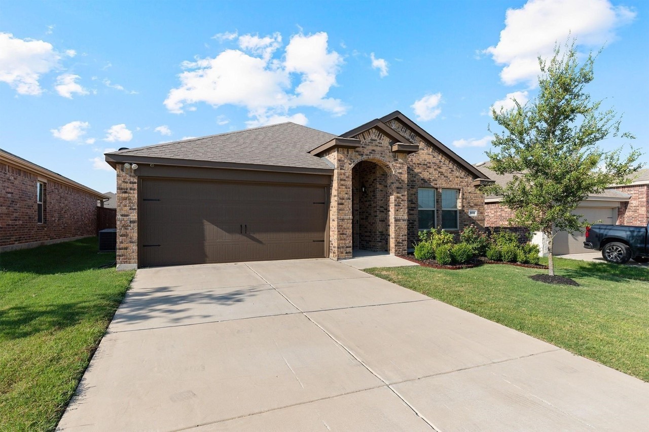 936 English Dr - Photo 3 of 26