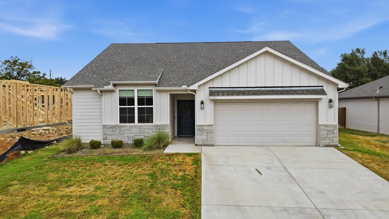 2306 Pedernales Ct - Photo 3 of 40