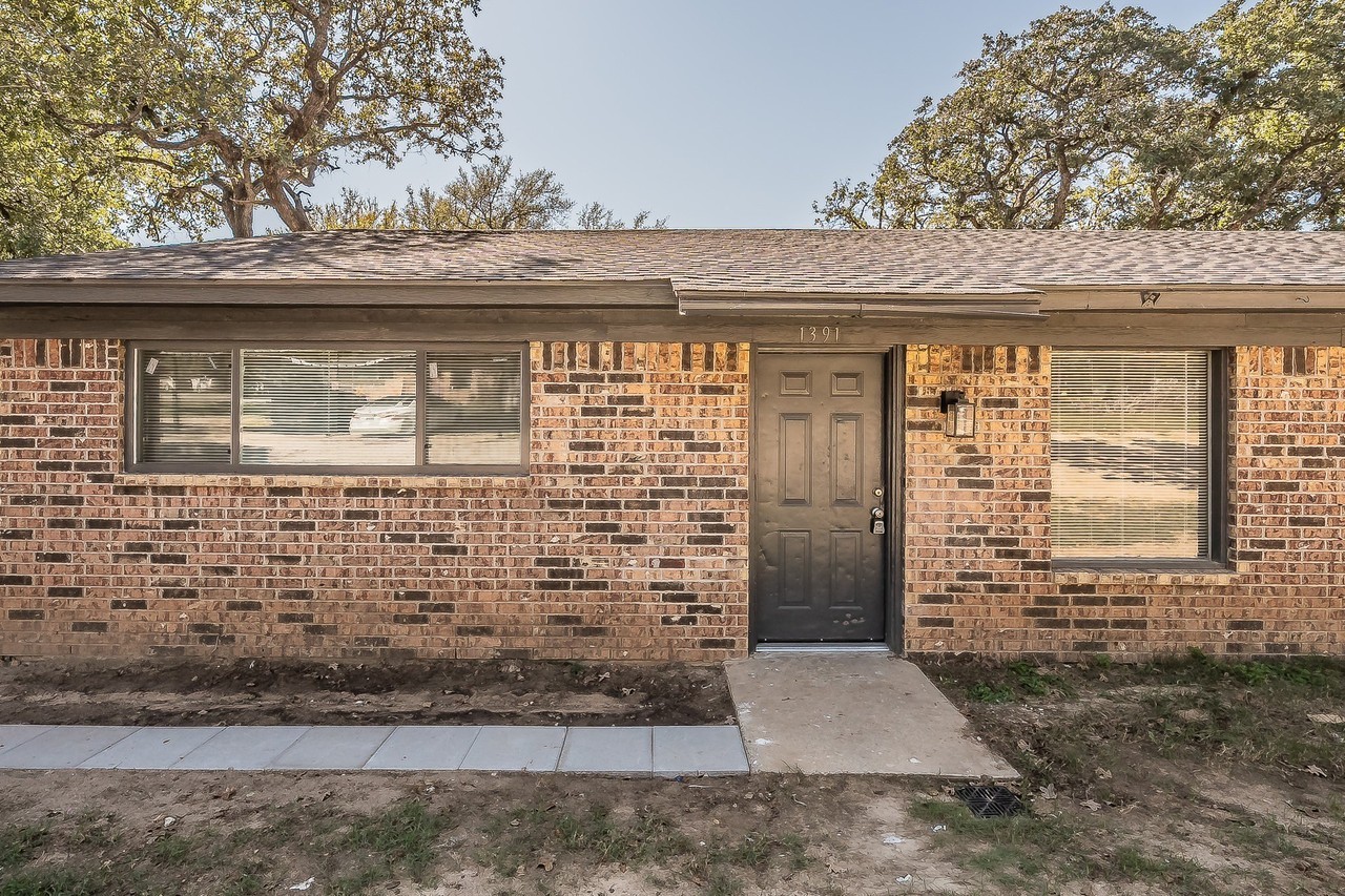 1391 Arvel Cir - Photo 2 of 26