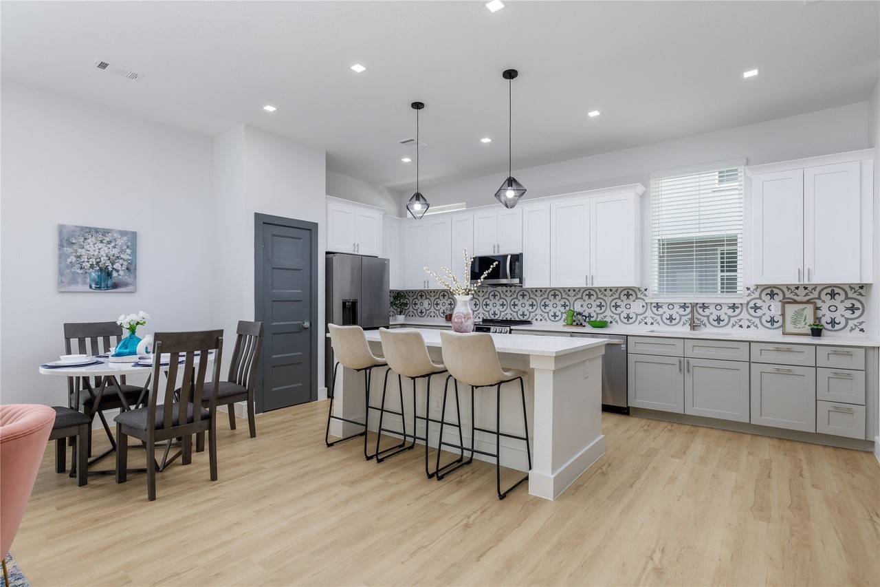 2801 Weisenberger St #103 - Photo 7 of 21