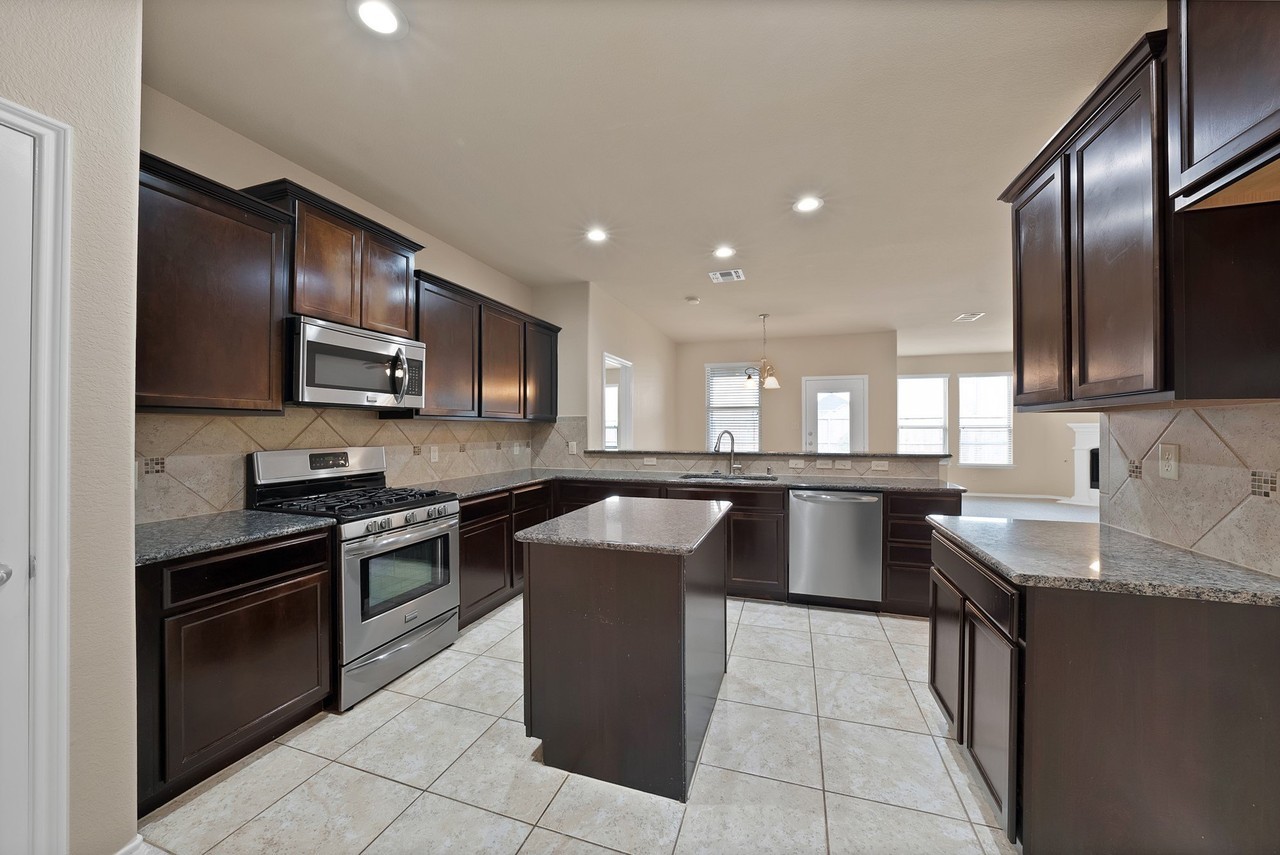 3405 Founders Way - Photo 3 of 40