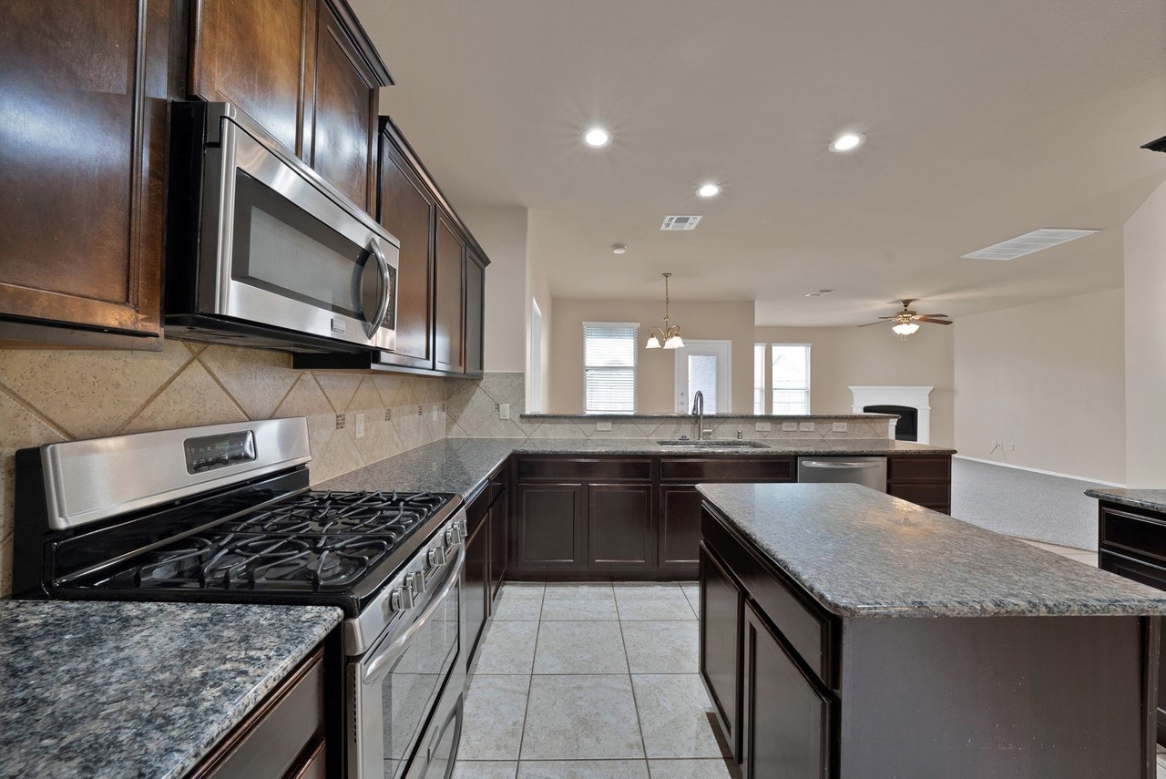 3405 Founders Way - Photo 4 of 40
