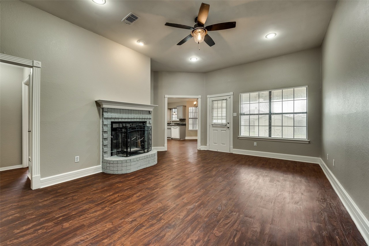 728 Nicole Dr - Photo 2 of 30