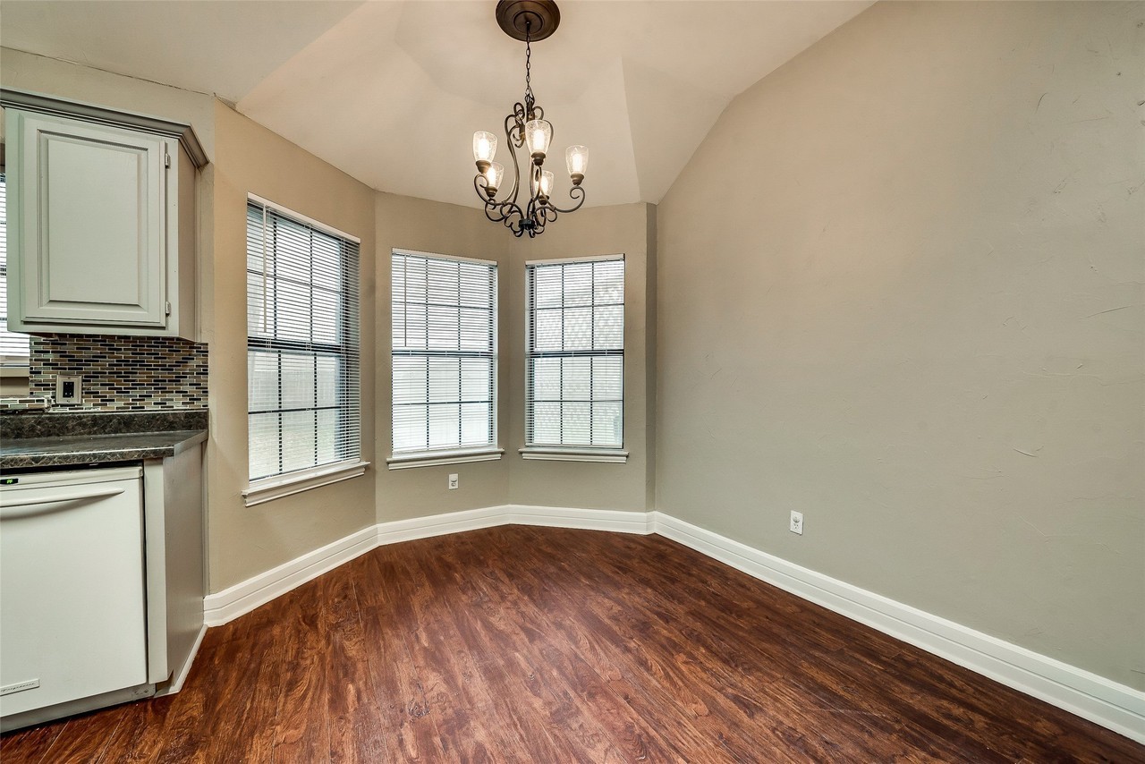728 Nicole Dr - Photo 4 of 30