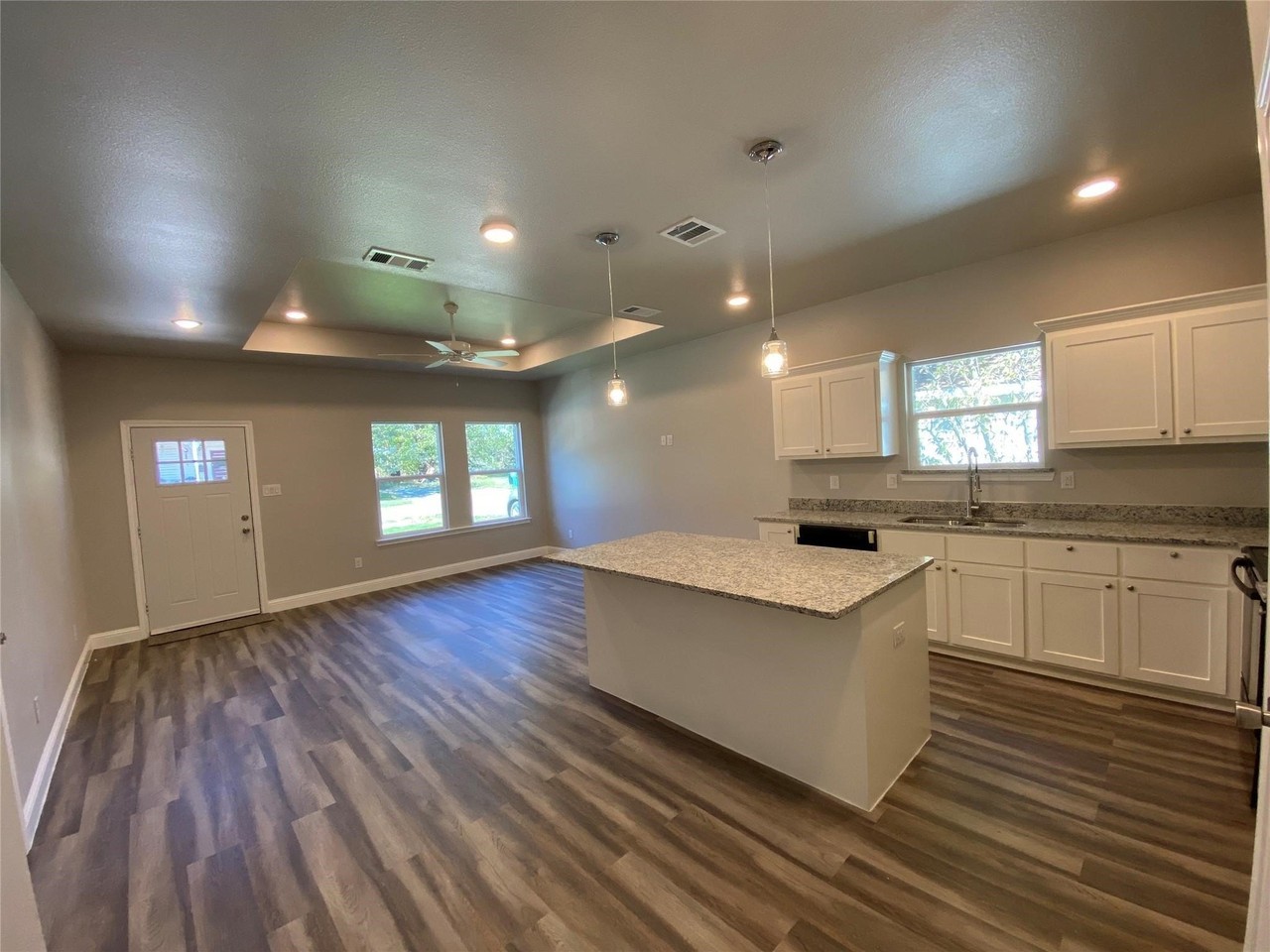 2221 Langford St - Photo 3 of 16