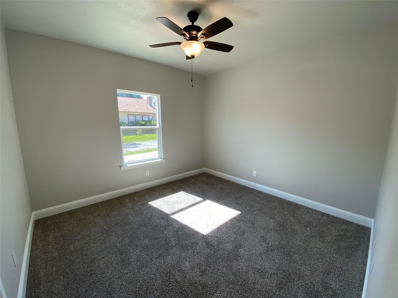 2221 Langford St - Photo 7 of 16