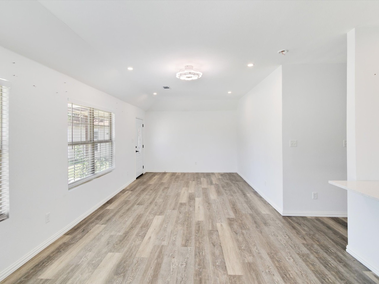 308 Avenue A - Photo 6 of 33