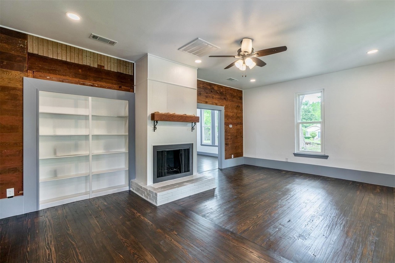 1405 Locust St - Photo 2 of 12