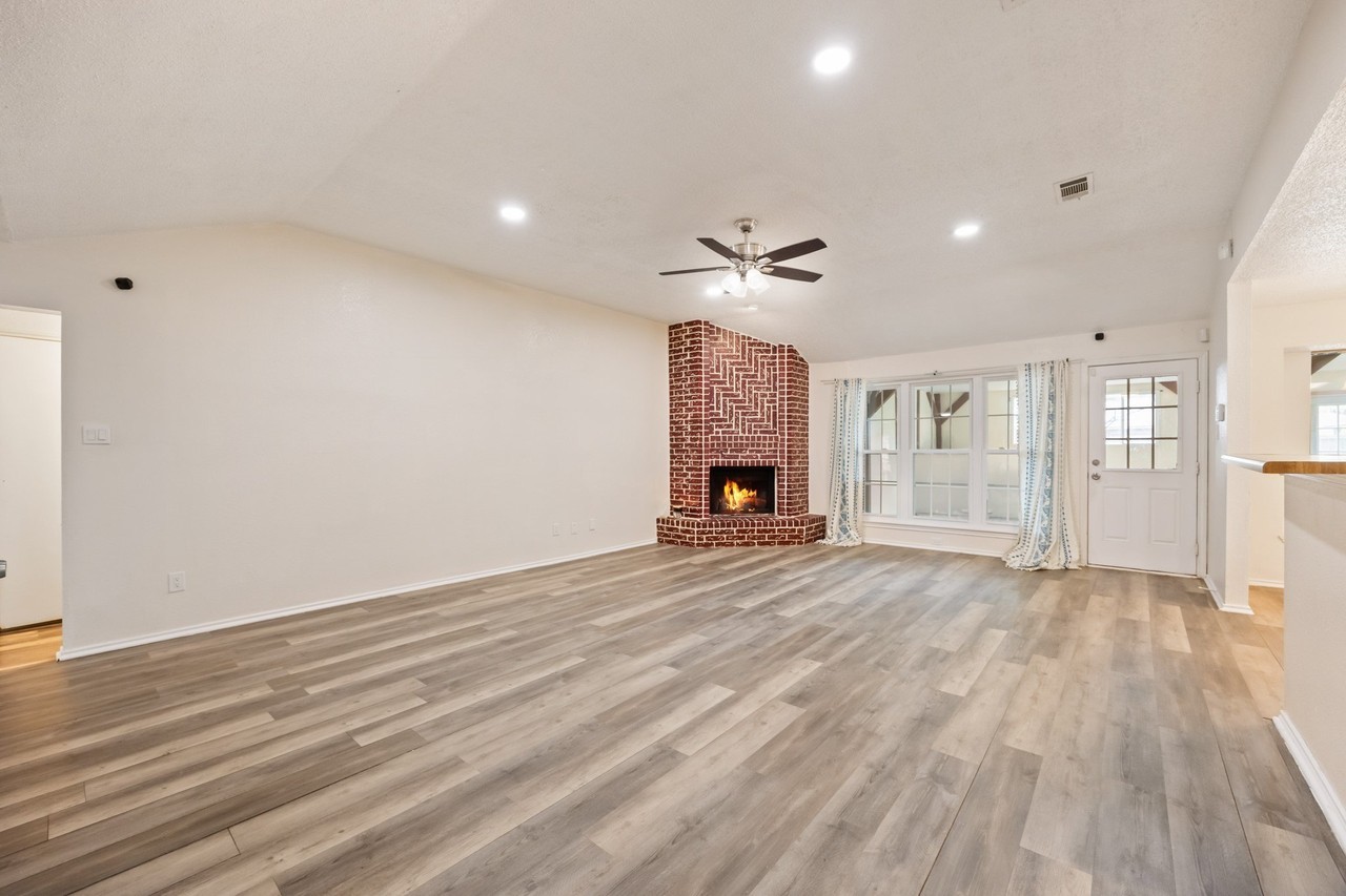 2438 Kimberly Dr - Photo 3 of 17