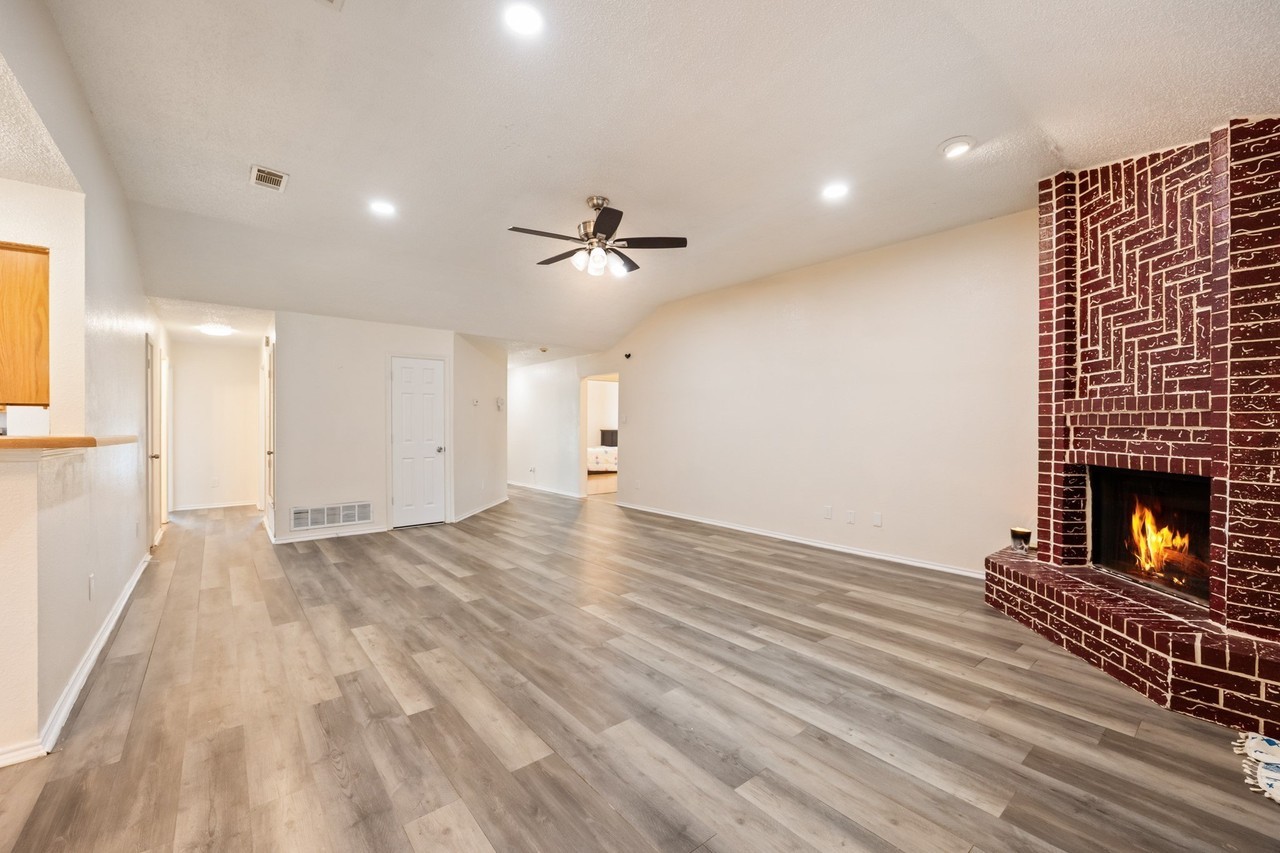 2438 Kimberly Dr - Photo 4 of 17