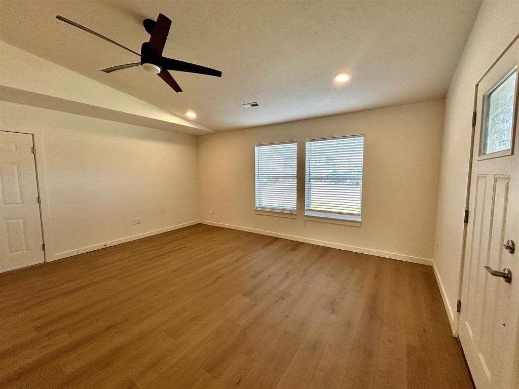 814 Cocoa Ct #B - Photo 2 of 9