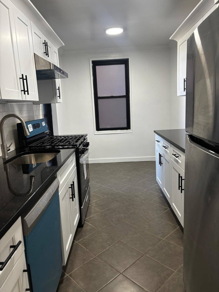 15040 71st Ave #4D - Photo 3 of 7