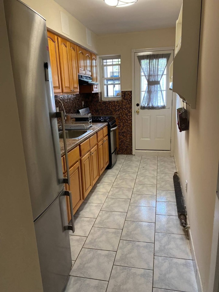 14718 77th Rd #1 - Photo 5 of 7