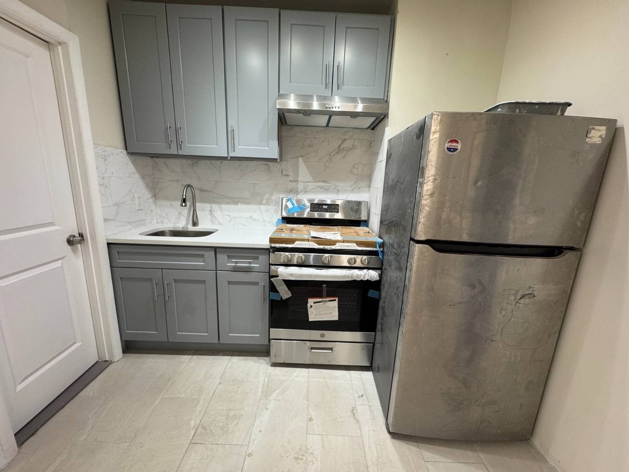 1254 White Plains Rd #1F - Photo 2 of 12