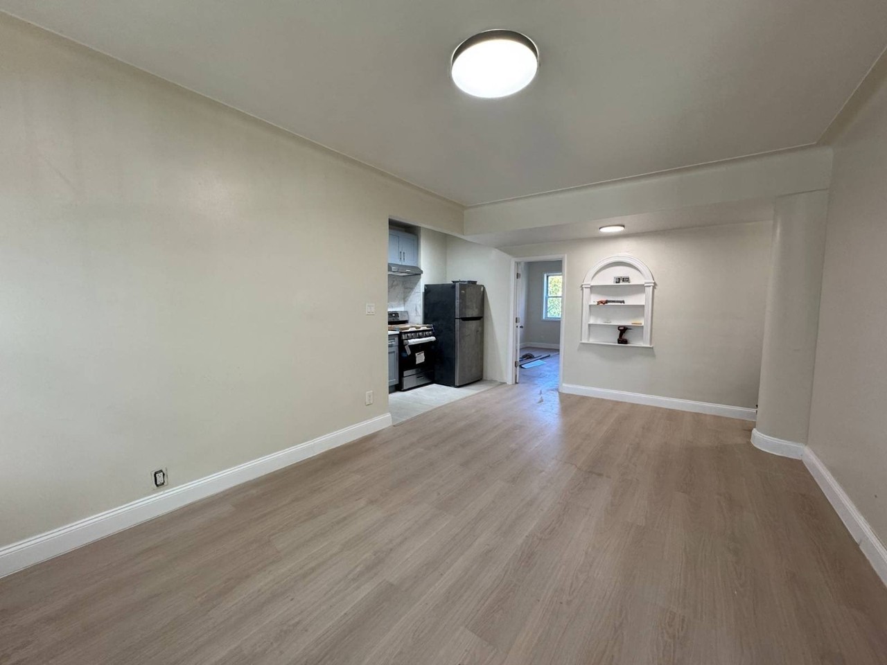 1254 White Plains Rd #1F - Photo 3 of 12