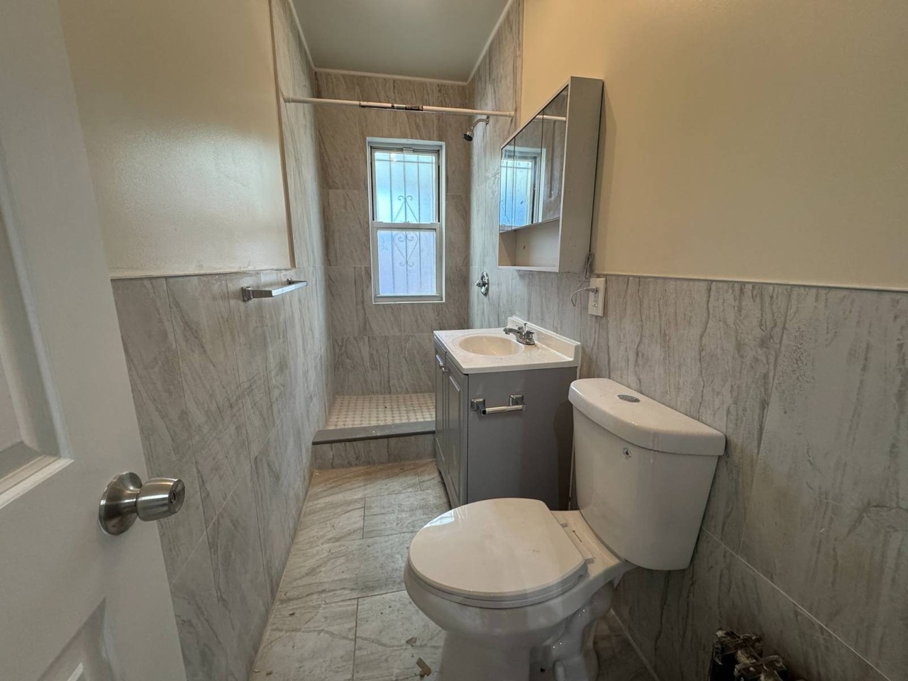 1254 White Plains Rd #1F - Photo 4 of 12