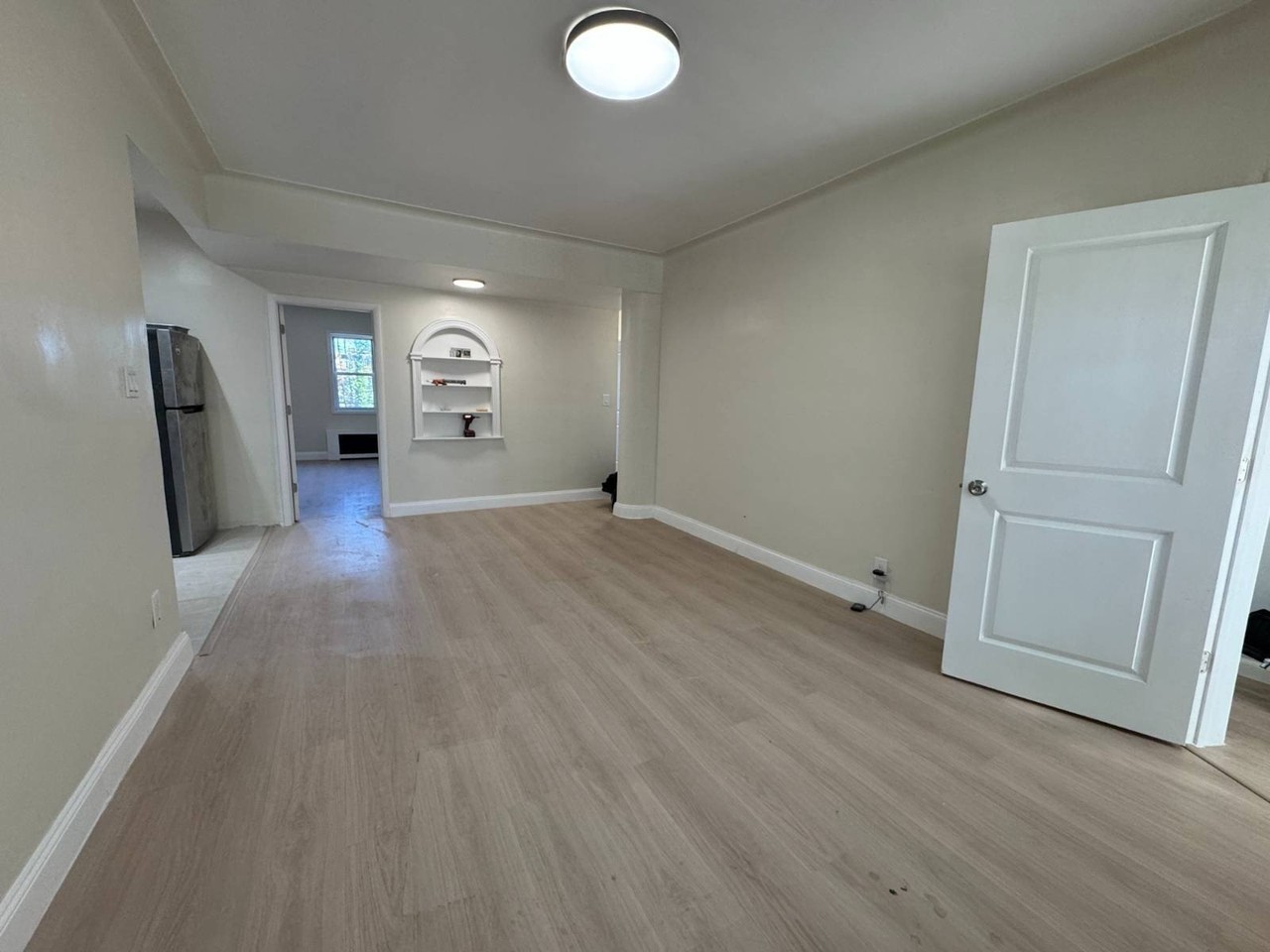 1254 White Plains Rd #1F - Photo 7 of 12