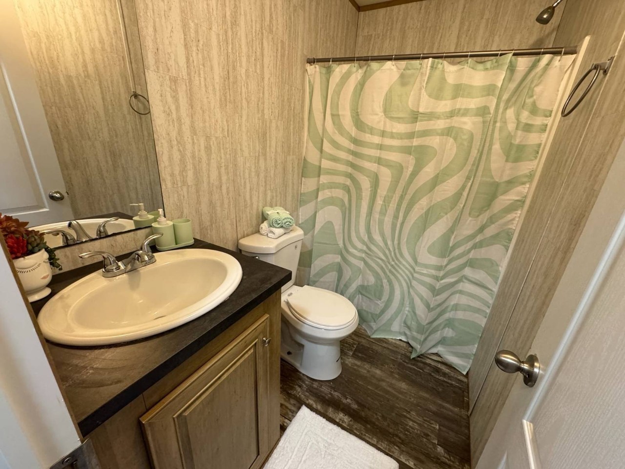 235 Bristol Dr - Photo 3 of 5