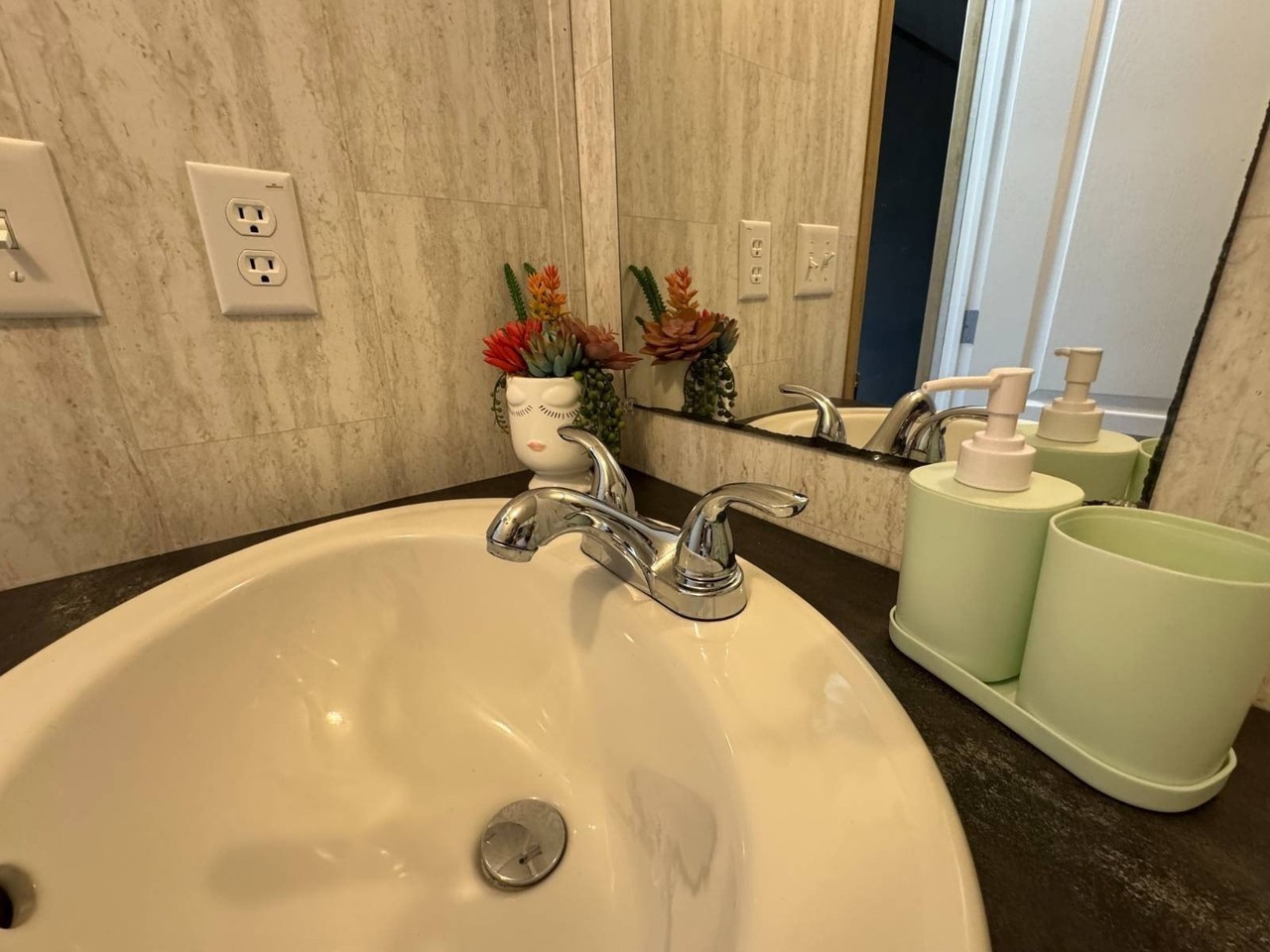 235 Bristol Dr - Photo 4 of 5