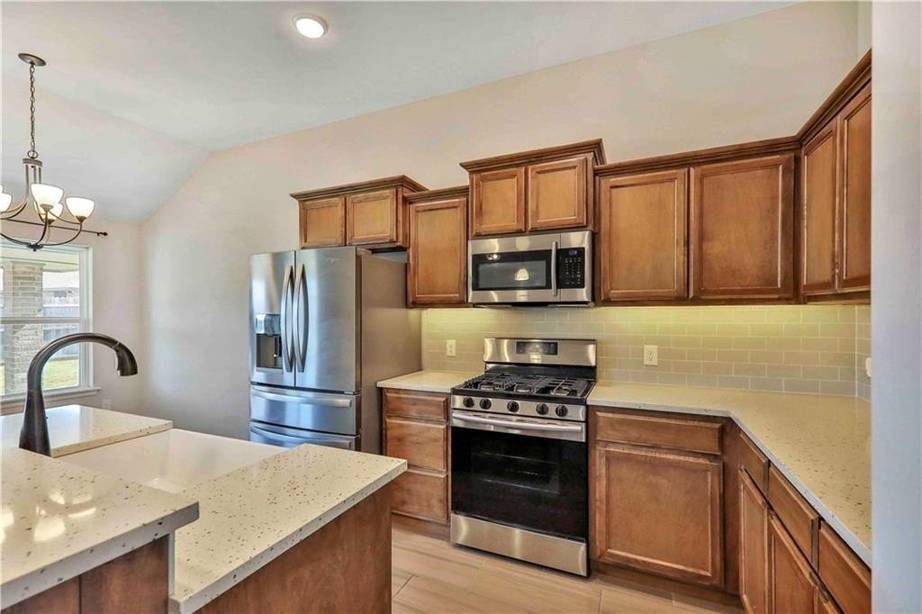 1740 Farmington Rd - Photo 6 of 24