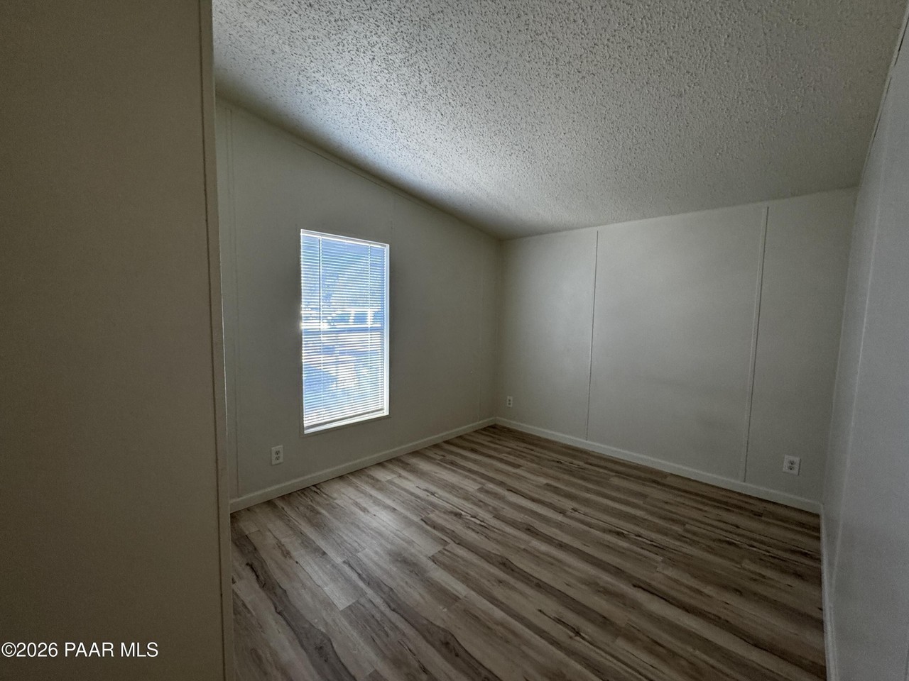 385 W Granada Dr - Photo 4 of 17