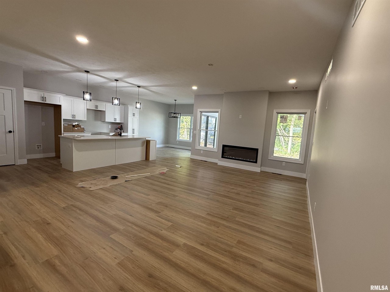 1715 Ambleside Drive - Photo 4 of 41