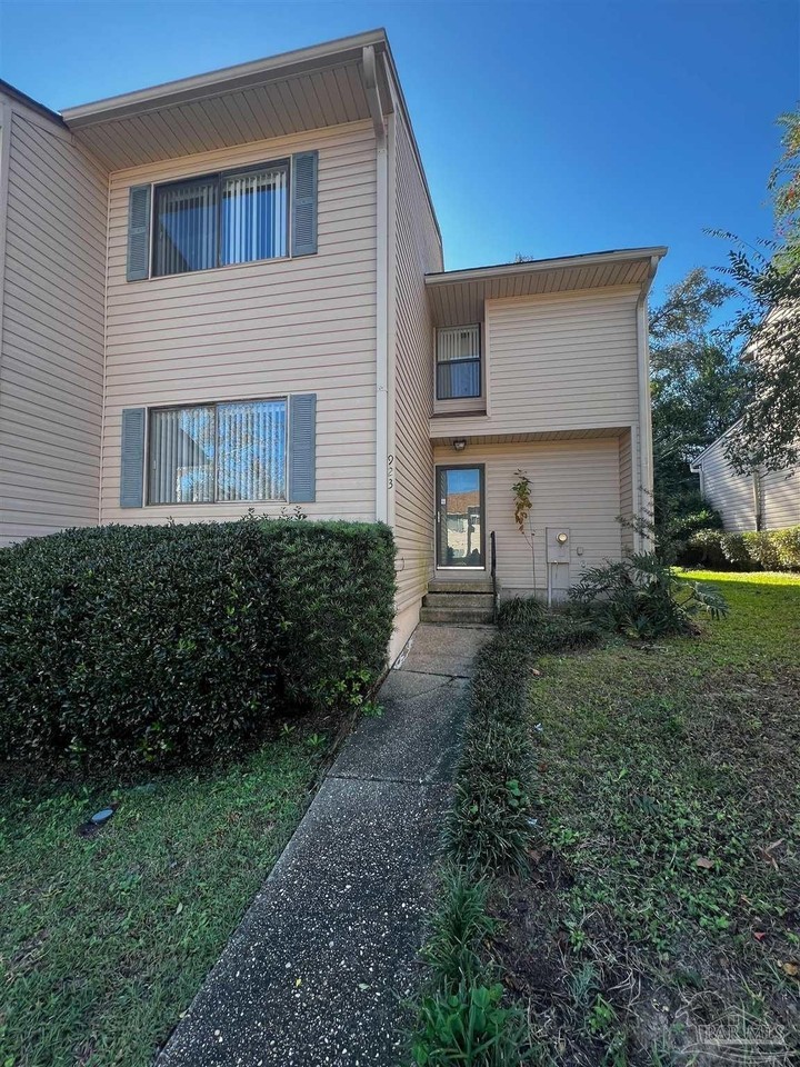 923 Brookside Pl - Photo 2 of 27