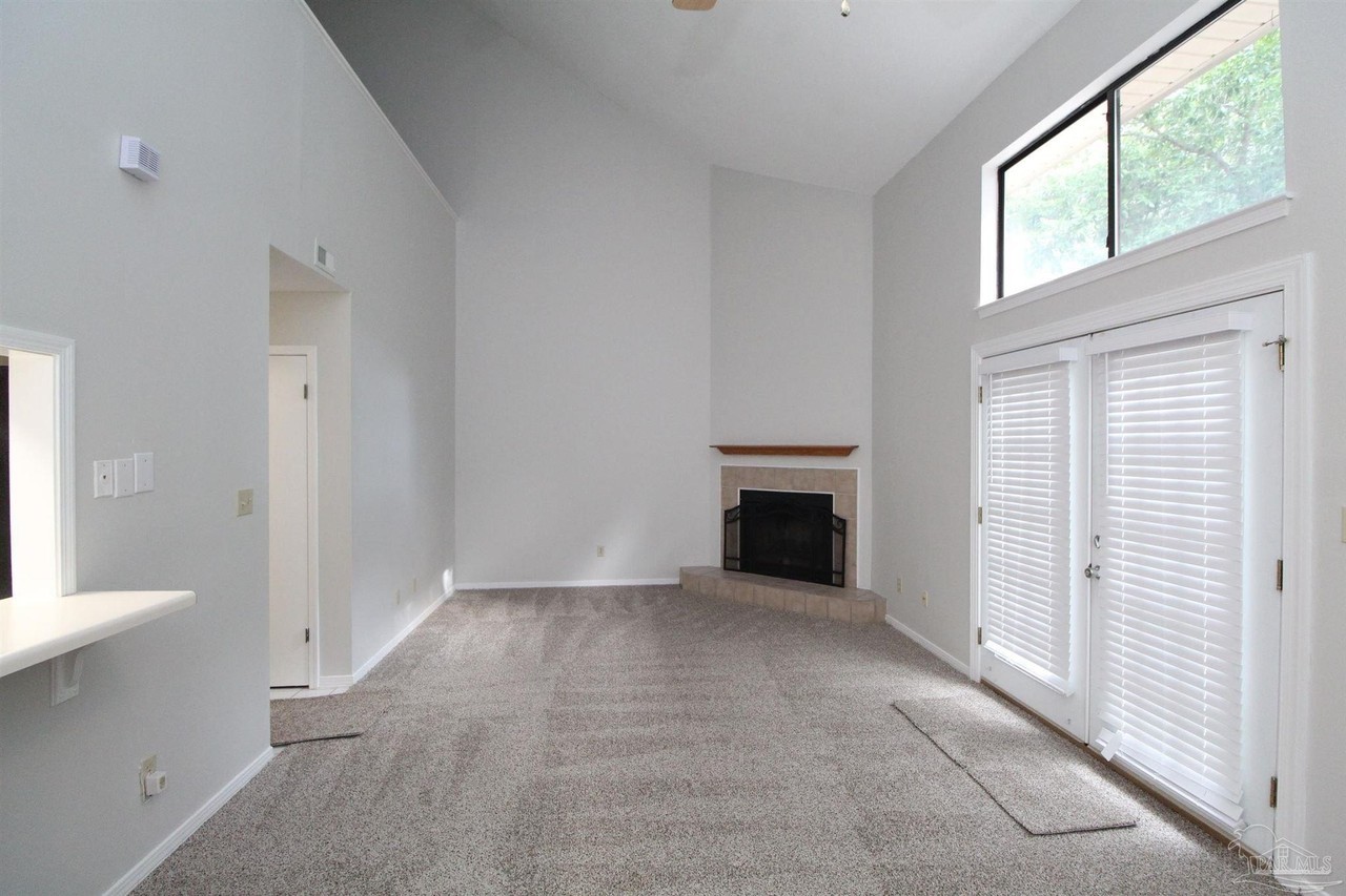 923 Brookside Pl - Photo 4 of 27