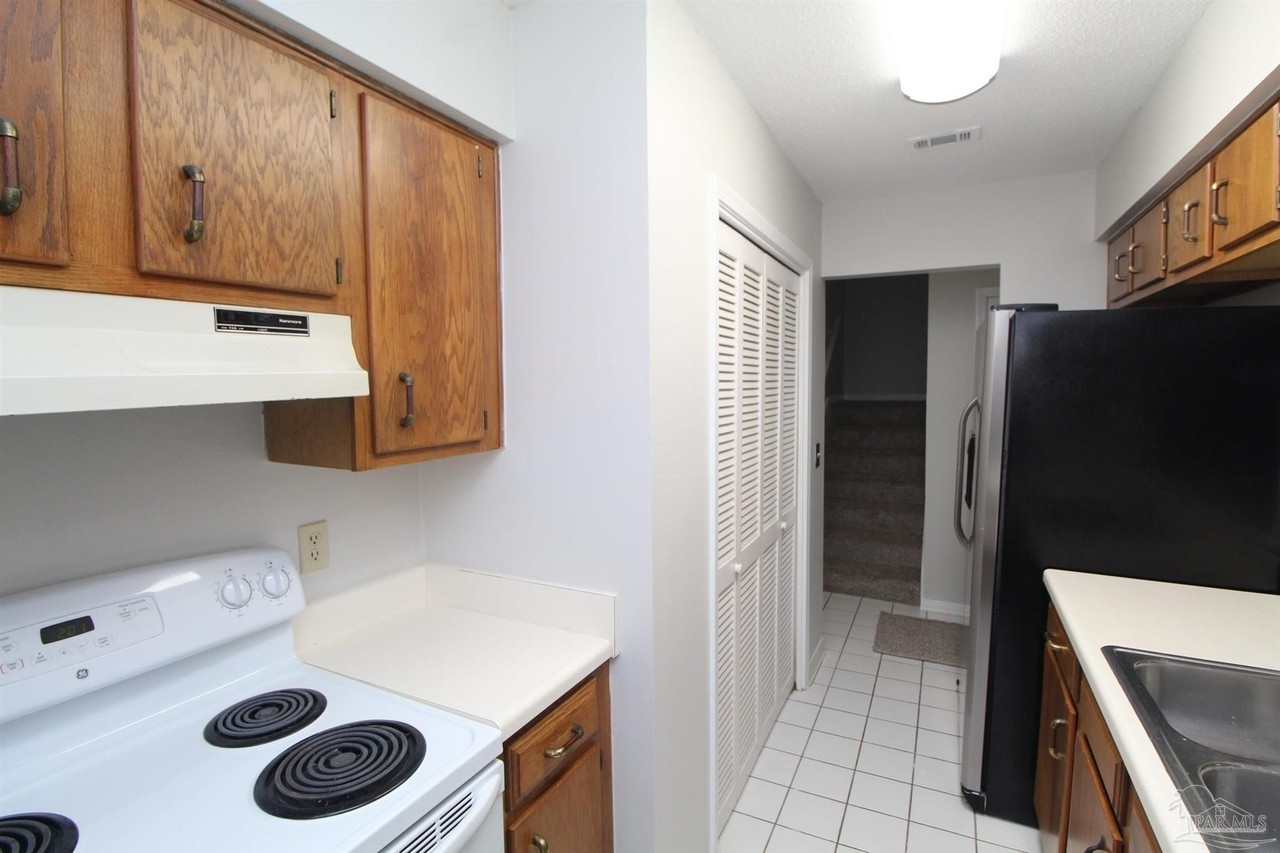 923 Brookside Pl - Photo 7 of 27