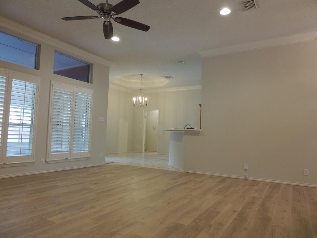 5405 Hillcrest Ct - Photo 4 of 47