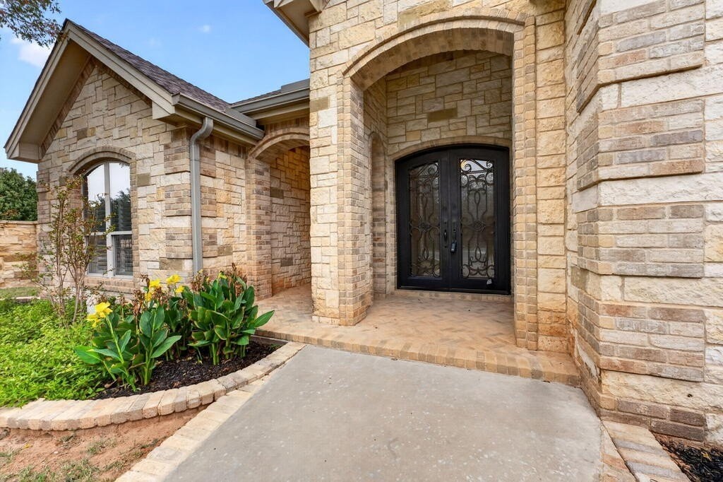 4120 Timberglen Cir - Photo 3 of 50