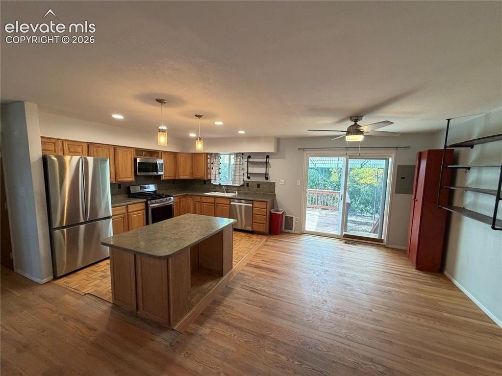 7110 Metropolitan St - Photo 2 of 25