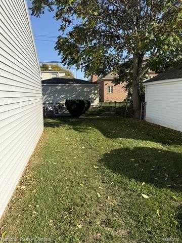 2036 N Elizabeth St - Photo 4 of 15